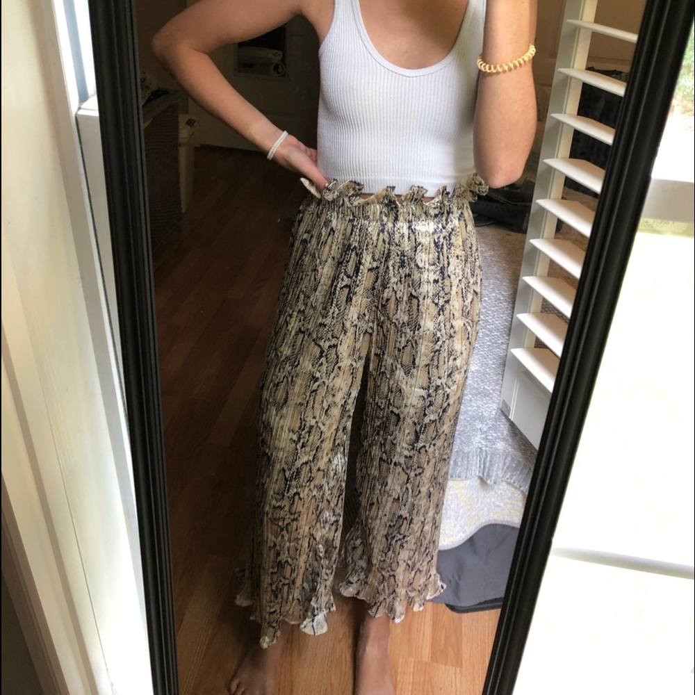 SHEIN ACCORDION SNAKE PANTA